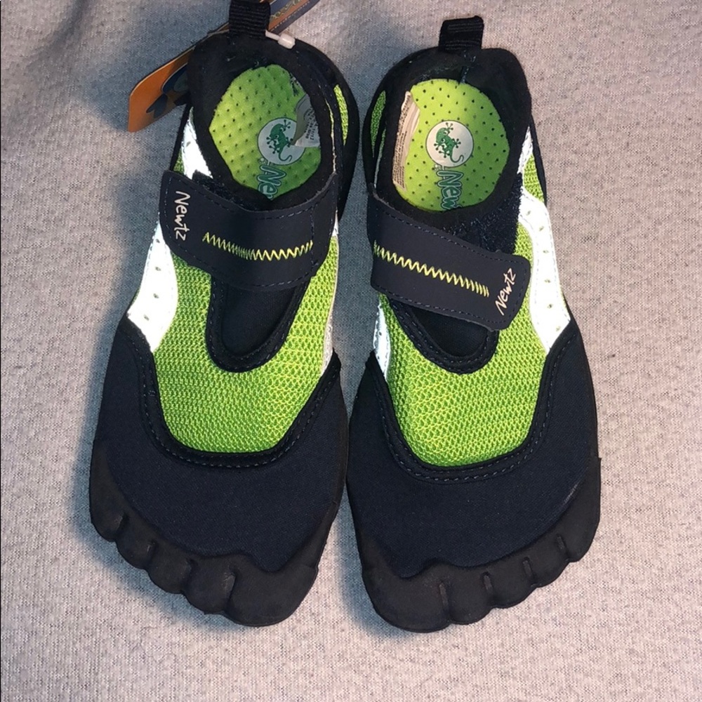 NEWTZ Velcro Athletic Swim Sand Shoes Size 11-12